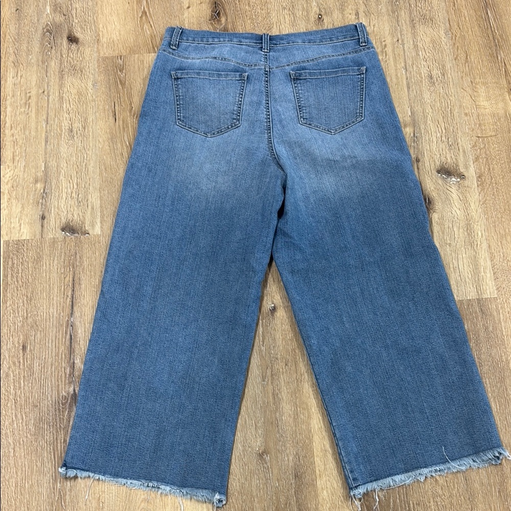 Women's Wide Leg Cropped Blue Jeans - Picture 6 of 6